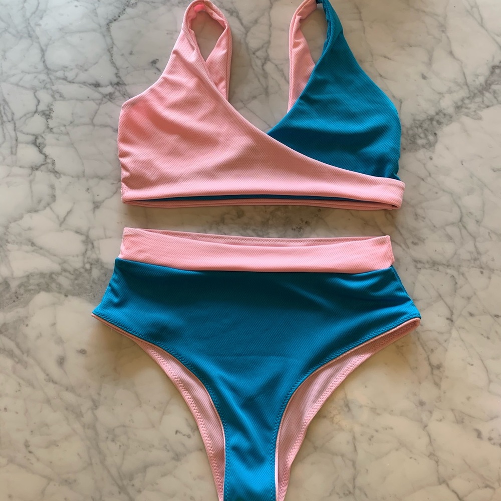 never worn!! Brand new!! Bikini set